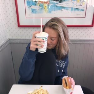 Meet your Posher, Makayla